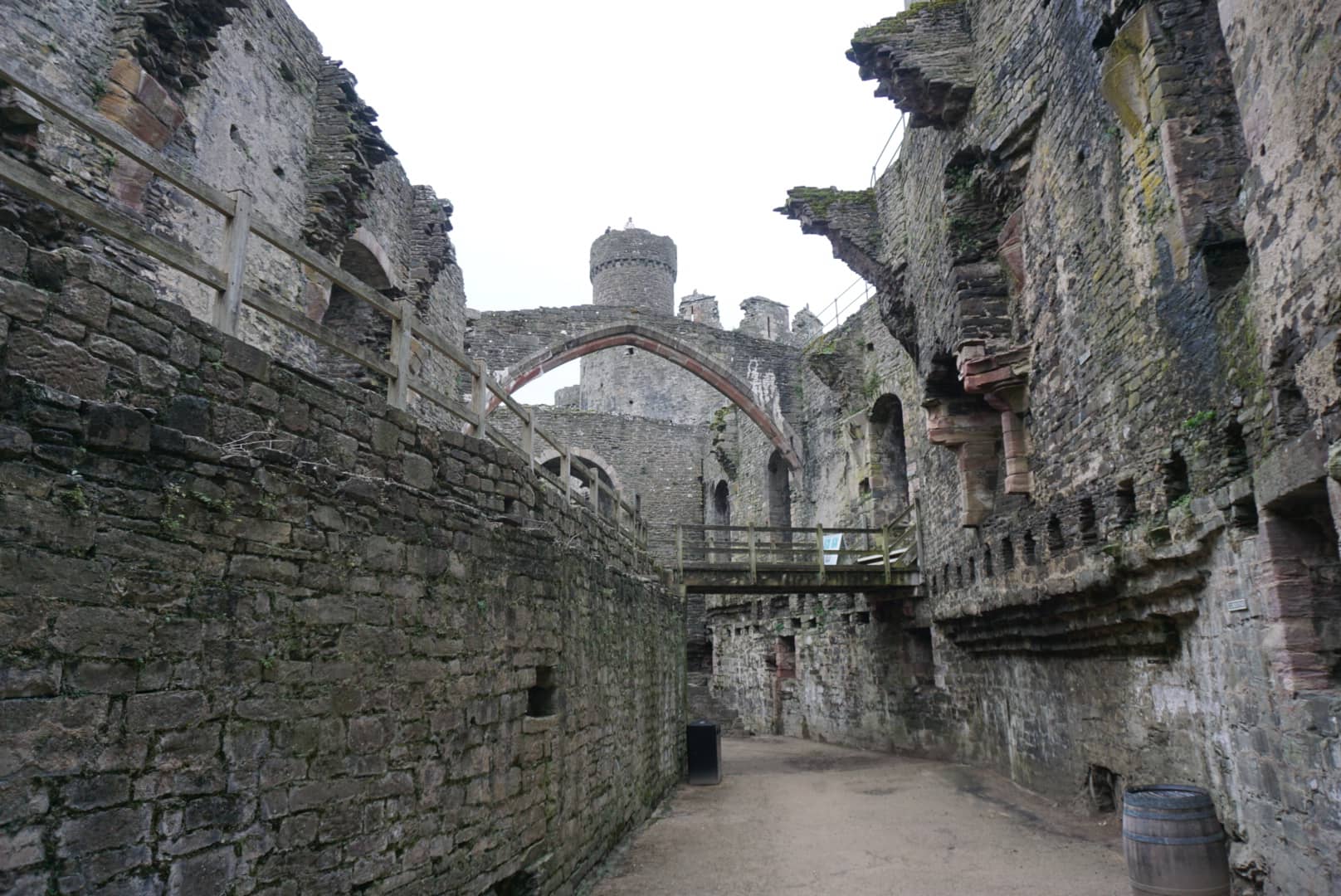 Wales - Marienkirche in einer Mulde